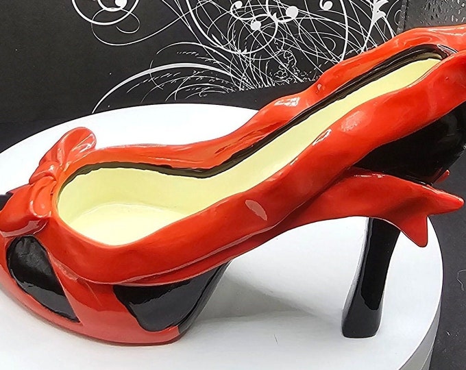Beautiful black and red miniature stiletto.F2 / 09