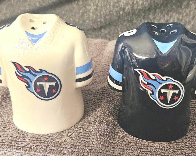Tennessee Titans Gameday Ceramic salt and pepper shakers A7/36
