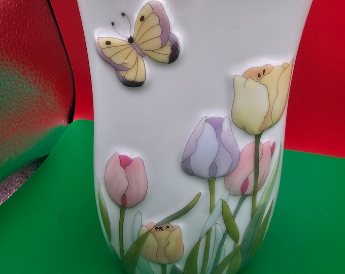 Vintage butterfly tulip vase B5/10