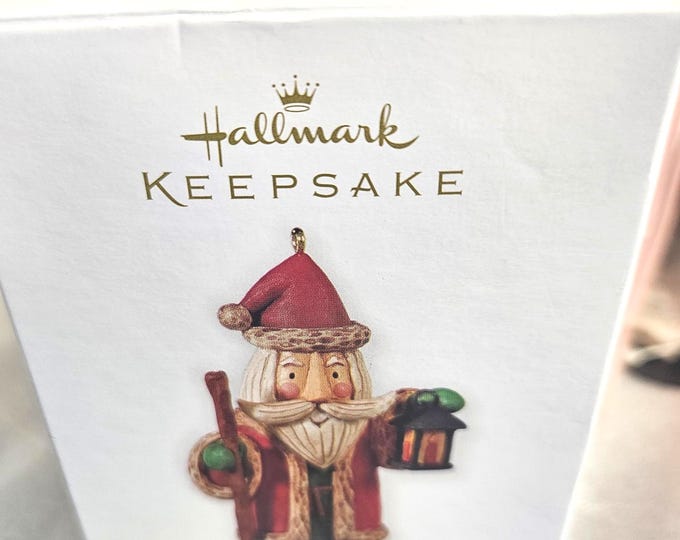1996 Hallmark Keepsake "Santa Spreads The Spirit." C5/26