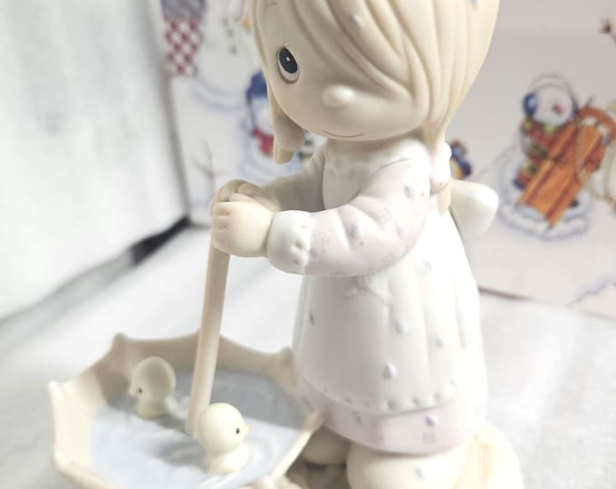 Vintage 1982 Precious Moments Figurine E-9273 "Let Love Reign. Box 50