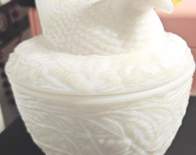 Vintage Avon Milk Glass Hen on Nest.C7/4