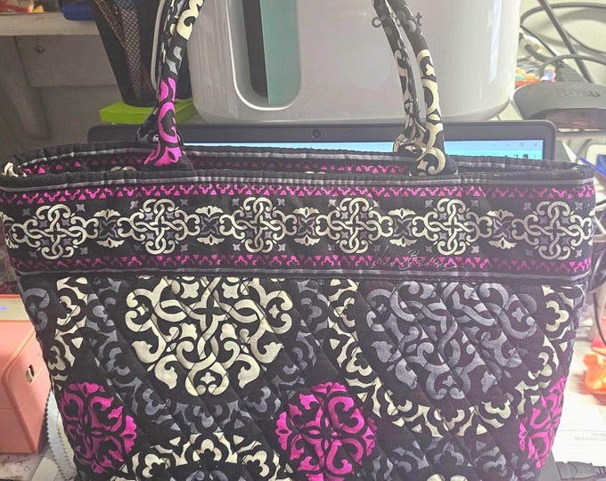 Retired Vera Bradley Holiday Tote Canterberry Magenta (door)