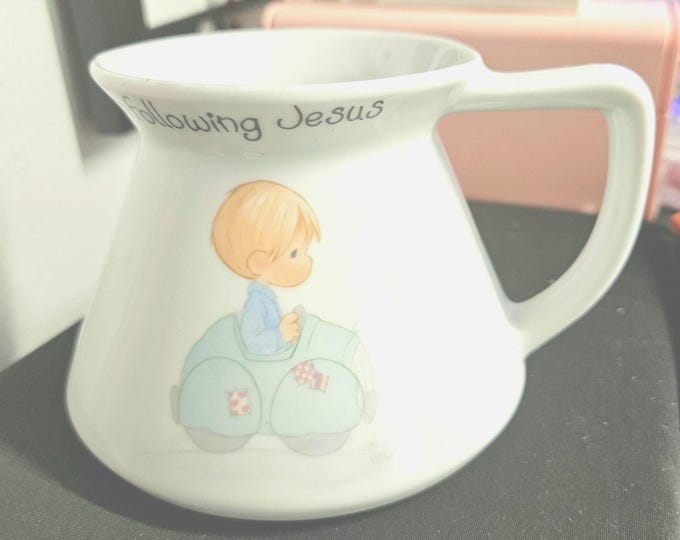 Vintage Precious Moments Retired E-7165 "I'm Following Jesus" Coffee/Tea Mug. Box 4/21