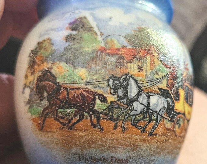 Vintage Mini vase with beautiful hand painted design made in england D4/35