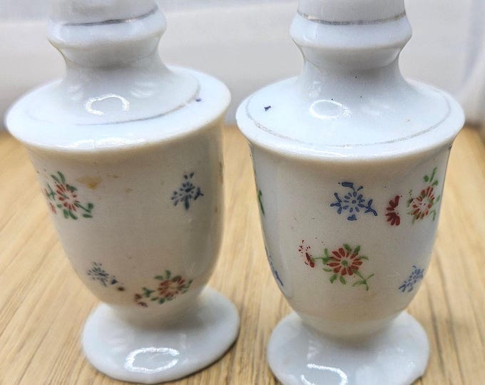 Vintage Salt & Pepper Shakers Lido W.S. George Canarytone 1940's-50's Floral C3/22