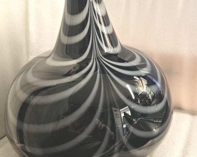 Murano art glass mid-century modern Italian pulled feather vase, black, 8 inches tall. A3/2