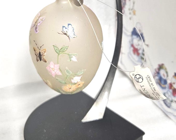 Vintage Department 56 Hand-Painted Butterfly Egg Ornament. Includes a special storage bag. (Jewelry)