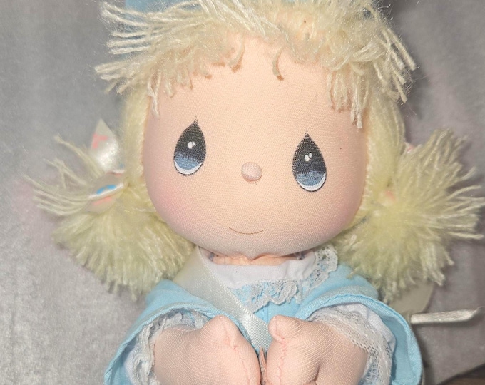 1989 Precious Moments Graduation Cloth Doll, 1989 Edition, Model 54081. A1/11