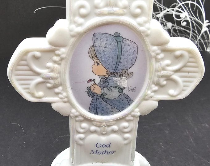 1988 precious moments. Godmother Jesus loves you figurine F1/0.