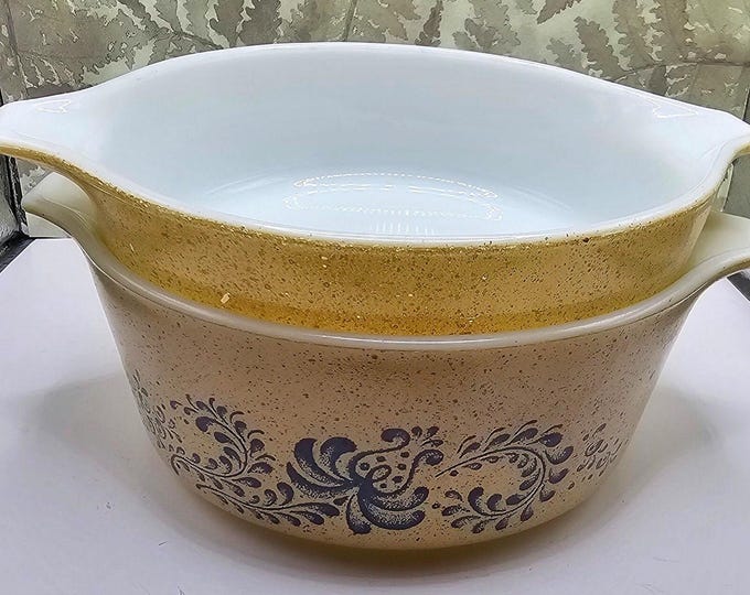 Vintage Pyrex  471-A /472-B set of 2 no lids/ homestead pattern F10/15