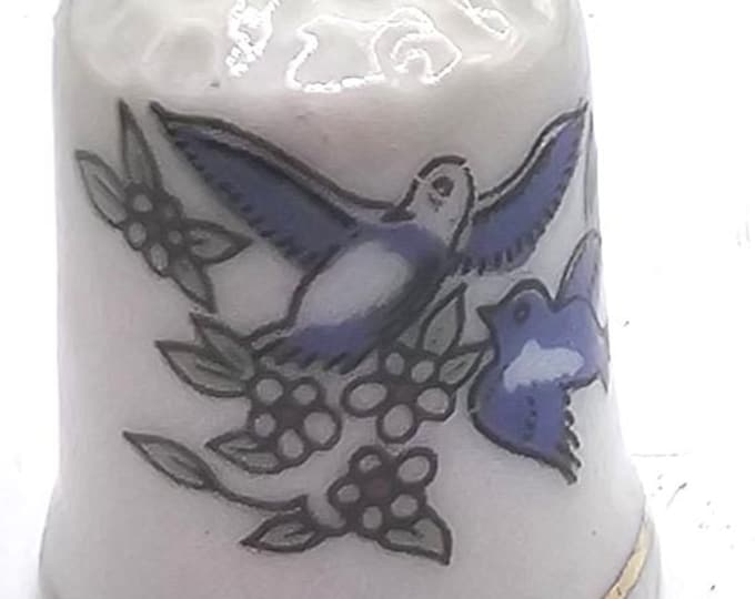 Royal Worcester Fine Porcelain Vintage Thimble. Wedding or Peace Doves c1980 F9/b