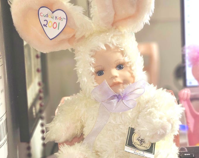 Vintage 2001 Geppeddos Cuddle Kids Betsy Bunny in original box B6/7