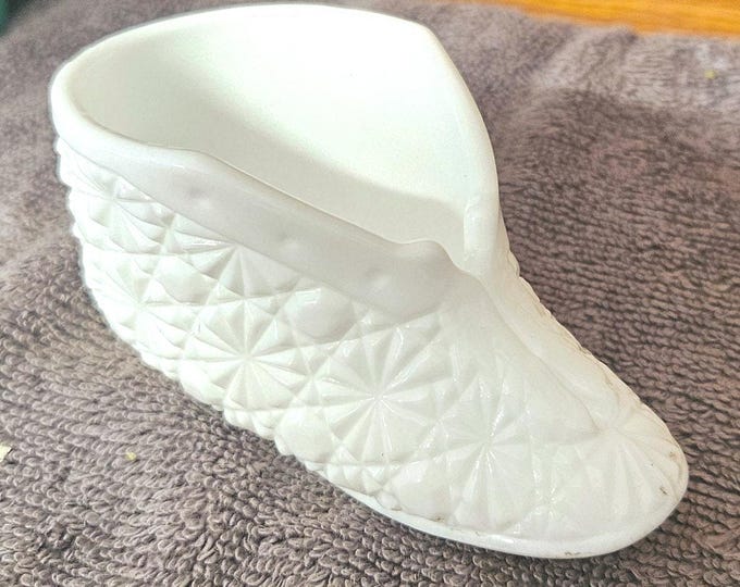 Fenton, Olde Virginia Glass, Milk Glass, Baby Bootie, Daisy and Button, Shoe Vase, Vintage Fenton Glass, D4/30