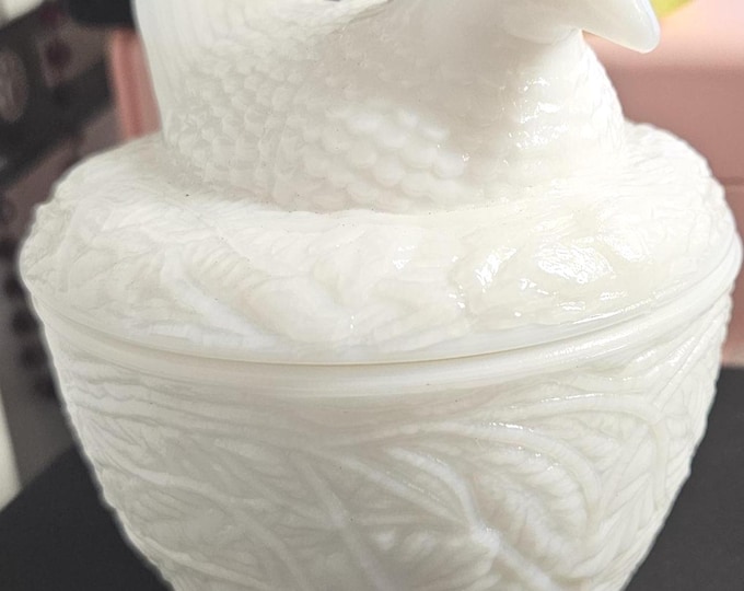 Vintage Avon Milk Glass Hen on Nest.C7/4