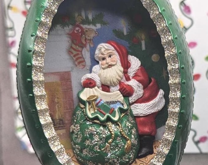 Hallmark 2005 illuminations "Santa Christmas magic" Ornament B1/32