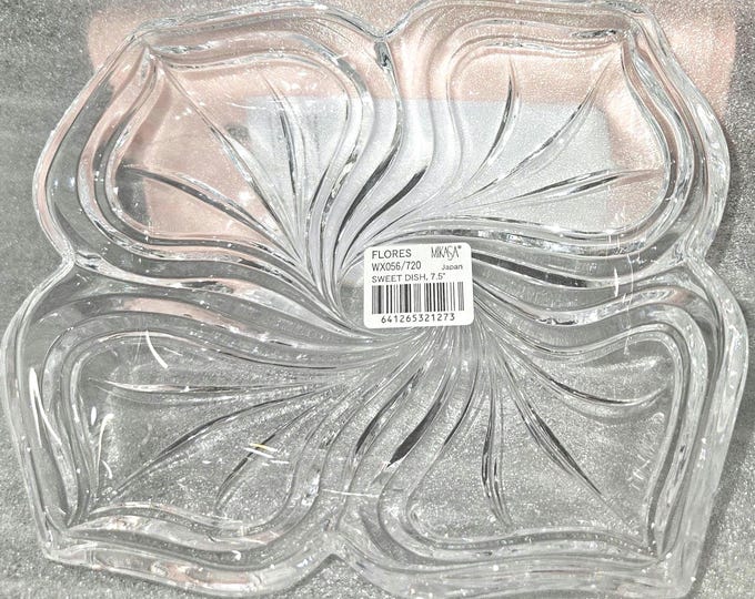 The new original Mikasa Crystal dish is in the original box and has original stickers A2/8