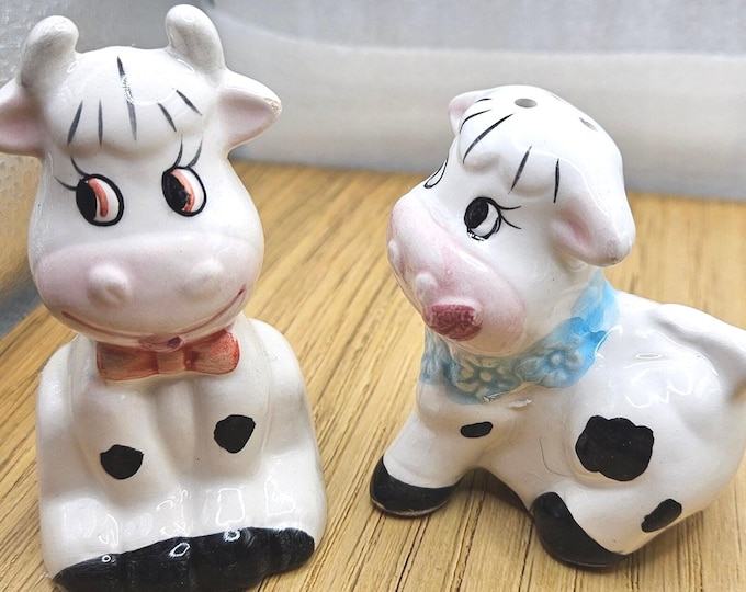 Cow Black and White pink anamorphic salt and pepper shakers blue Bows 3". C3/21