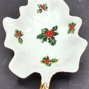 Vintage lefton holly  berry leaf dish Christmas #2451 F3/28
