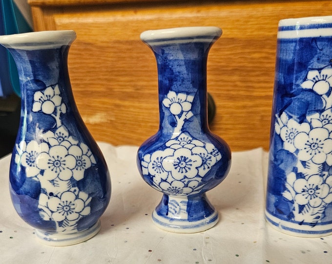 Rare Vintage Set of 3 Oriental small vases B3/14