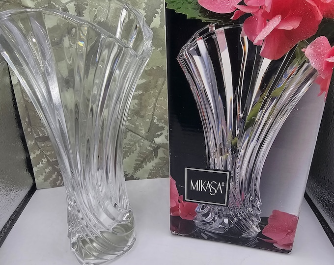 Mikasa 8" bud vase in box A10/1
