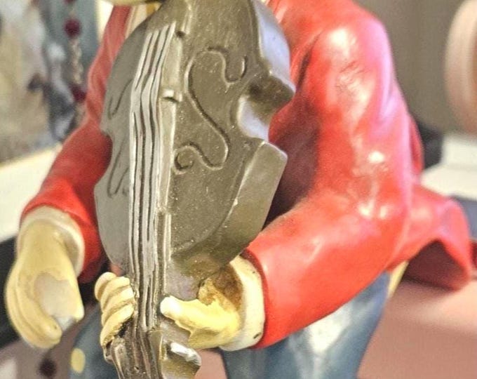 Discover a unique figurine of a melancholy clown gracefully playing the violin. C7/18