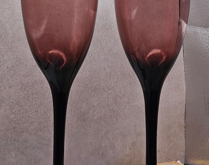 Rare set of 2 champagne flutes in a lovely amethyst color and shape. 9 inch holds 6 oz D3/19