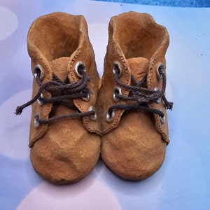Keypoint Resin Moccasins shoes brown 3.5&quot; X 2&quot; figure F10/5