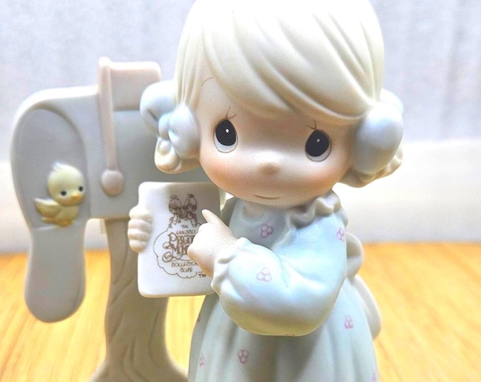 Precious Moments Sharing the Good News 1990 ( box 18)