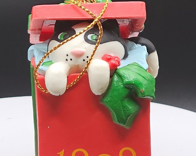 Vintage 1989 "Cat in The Christmas Box" Ornament B10/12