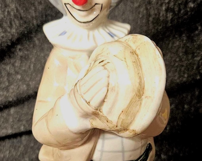 Vintage porcelain clown figurine with musical player, A7/30.