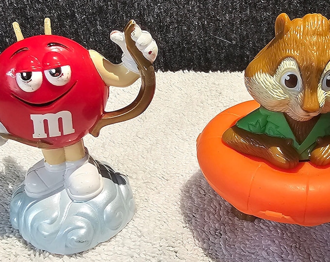 Vintage collectible mixtures of M&M's and Theodore from the Chipmunks, C4/20.