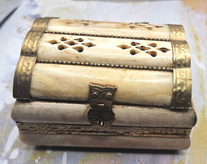 Rare Vintage: Small hand made jewlery  Box with Brass Fittings .
