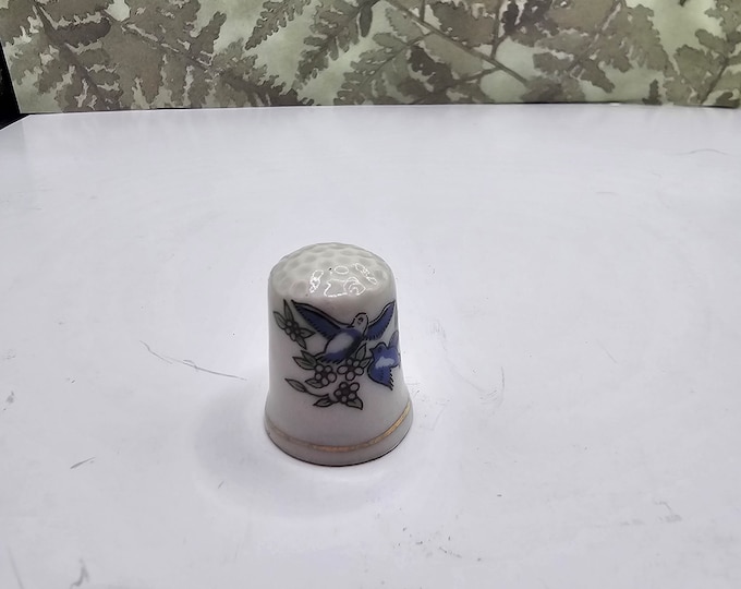 Royal Worcester Fine Porcelain Vintage Thimble. Wedding or Peace Doves c1980 F9/b