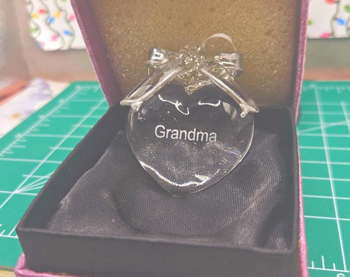 Beautiful Unique Grandma crystal heart ornament in original box B2/9