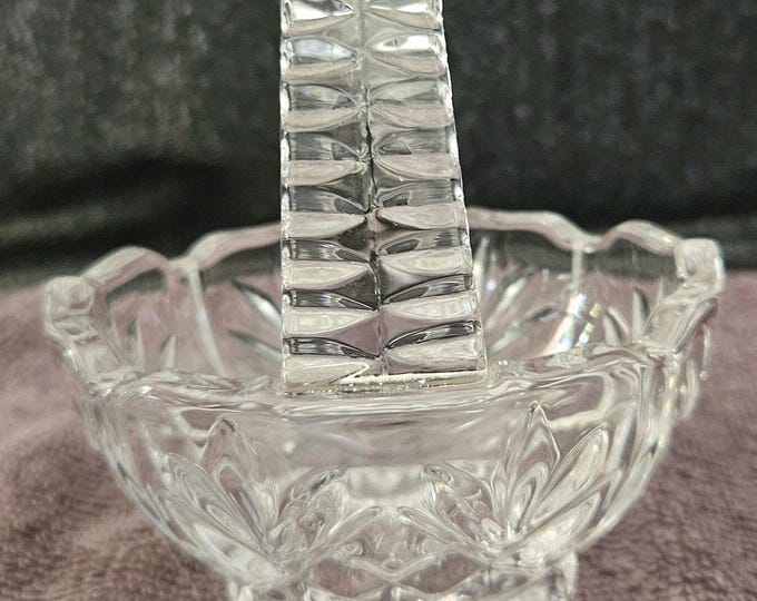 Vintage 24 Lead Crystal Basket By Princess house D7/33