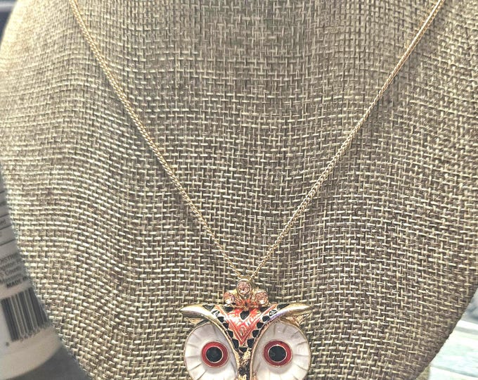 Vintage necklace featuring a beautiful owl pendant, with a 30-inch chain and an extender.