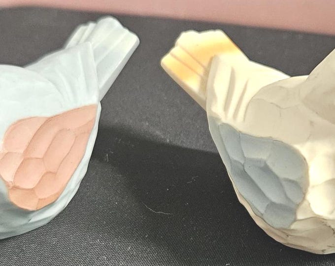 Vintage Resin Salt and Pepper Shakers Set - Bird Design in Gray and Yellow C6/12