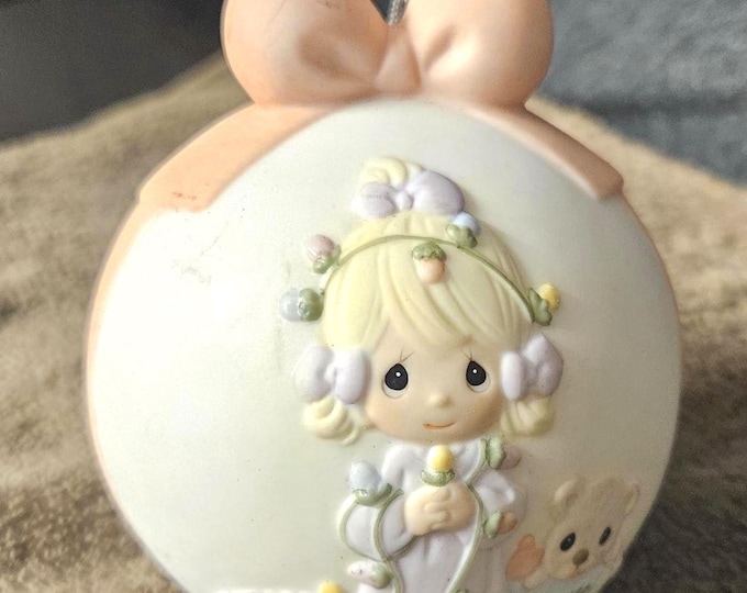 Precious Moments 2003 Porcelain Ornament, "May your Christmas be Delightful" A4/30