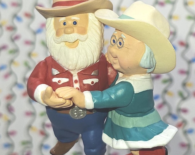 Vintage 1999 Hallmark Keepsake " Mrs. Clauses on Vacation Collector Series" B4/8