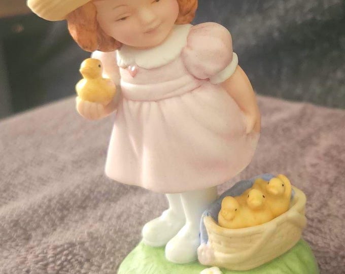 Vintage 1985 Avon Collectible Girl with Ducks Figurine Limited Edition Avon