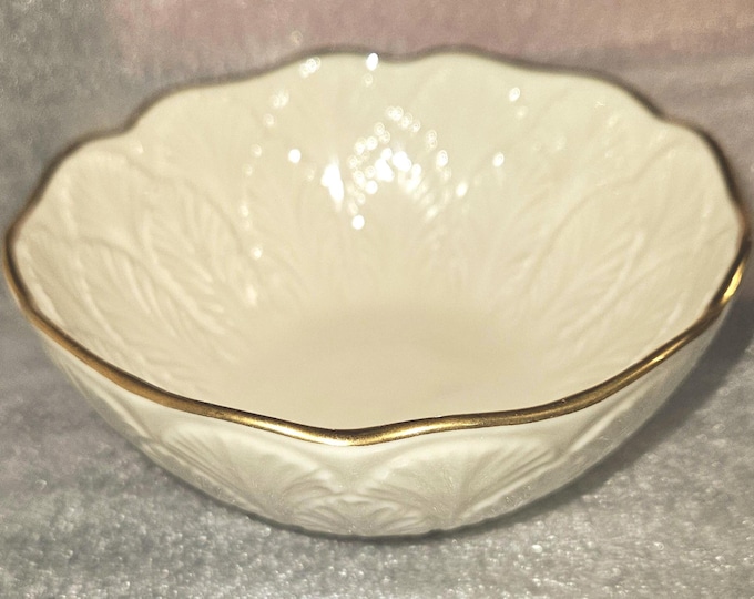 Lenox Greenfield Sylvan Small Bowl in Ivory with 24k Gold Trim, measuring 4.5 inches. B4/11