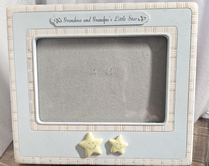 Vintage blue and white design featuring two hearts that say "Grandma" and "Grandpa." F6/15