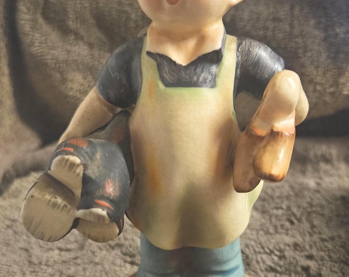 Vintage American Children Porcelain Figurine Shoe Maker Made in Japan D5/25