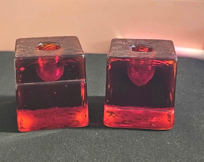 Vintage set of Lindshammer Sweden crystal ruby red cube-shaped glass candlestick holders, C7/33.