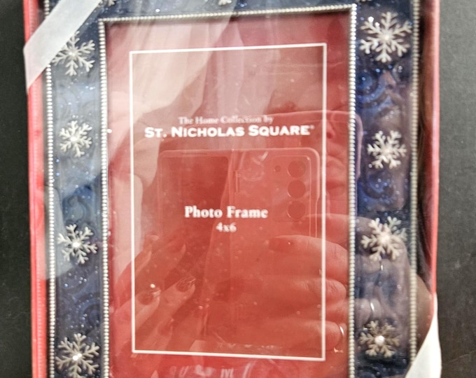 The home collection by St. Nicholas Square includes a photo frame.A1/42