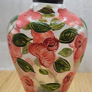 Unique   hand-painted Tracy Porter Bud Vase with pink flowers C7/03