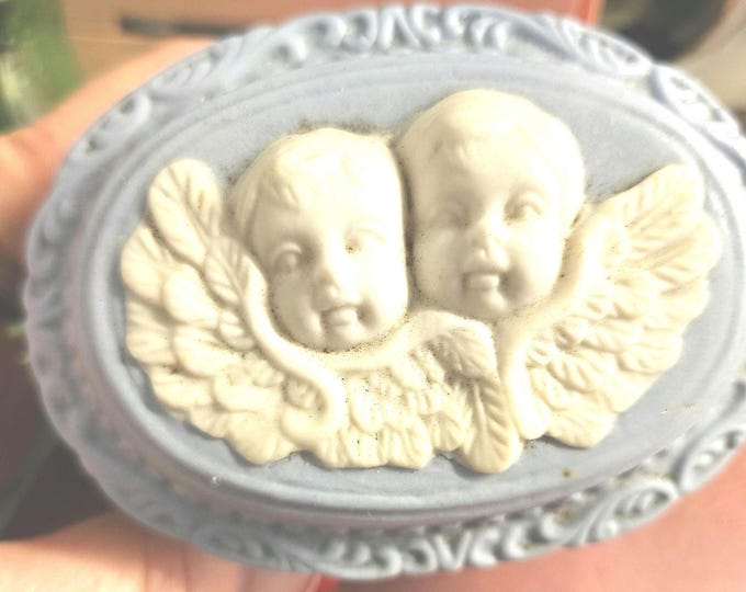 Vintage Twin Angels jewelry box C1/12