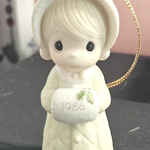 Vintage 1986 Precious Moments Ornament &quot; wishing you a cozy christmas&quot; Box 3/3