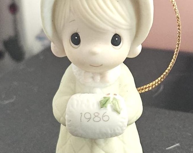 Vintage 1986 Precious Moments Ornament " wishing you a cozy christmas" Box 3